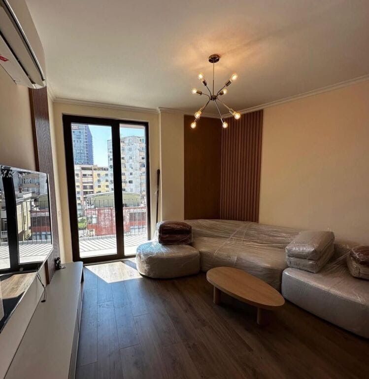 Apartament me qera 2+1 + post te Altana
