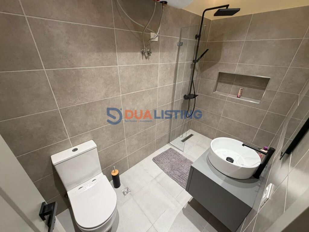 Appartamento 2+1 con 2 bagni + Posto auto al Pazari i Ri!