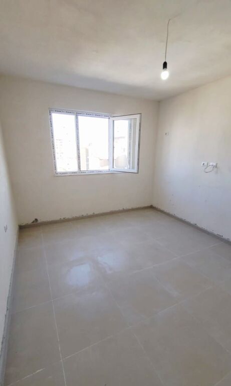 Shitet apartament 2+1, Kavaje