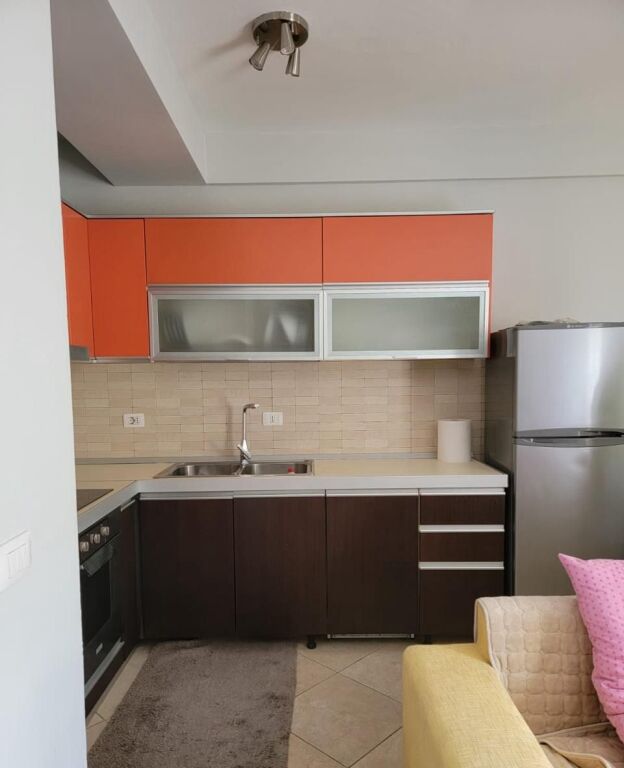 Jepet apartament 1+1 me qira tek Rruga Ali Demi , tek Rruga Kristaq Cipo .