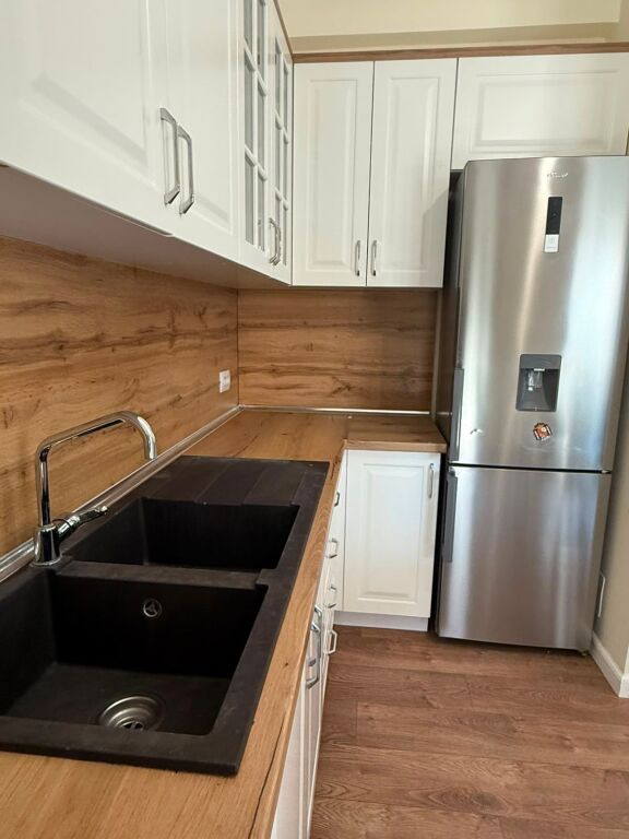 Apartament Modern   3+1 pranë Stadiumit –  Mobilim Cilësor, Pallat i Ri dhe i Mirëadministruar