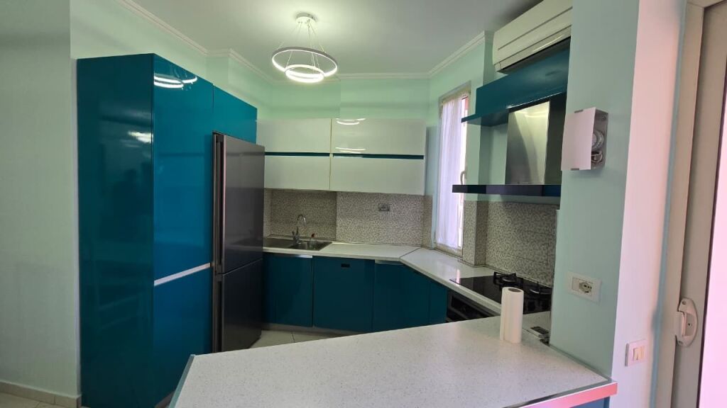 🏢Ish Tregu Elektrik,jepet me qera apartament 2+1+2+post parkimi,i mobiluar 75,000Leke