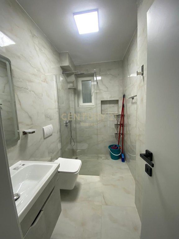 QENDER, APARTAMENT 2+1 PER QIRA