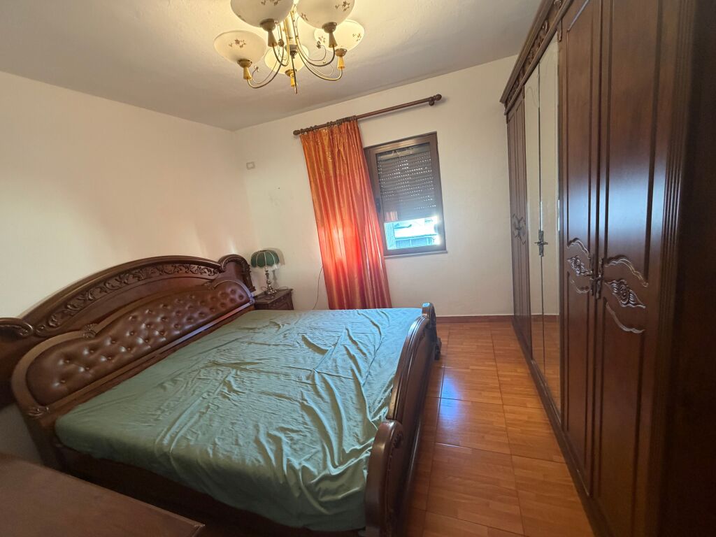 2+1,kat 4 ashensore,rruge e elbasanit,550 mije leke