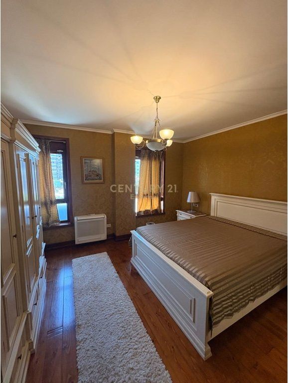 Jepet me Qira Apartament 4+1+3 ne Zonen e ish-Gardes ENT146524