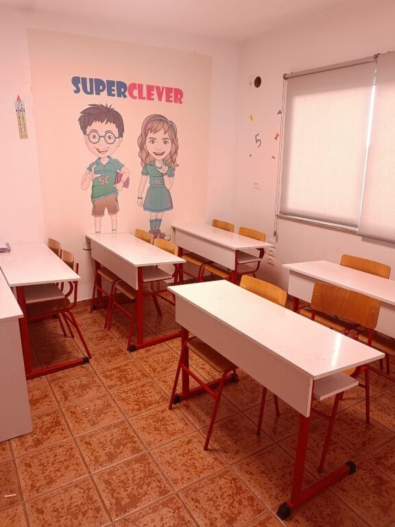 Affittiamo ufficio 3+1+2 duplex a Komuna e Parisit