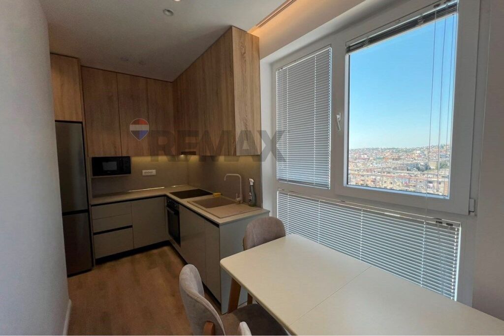 QERA, APARTAMENT 2+1, SHKOLLA E BASHKUAR