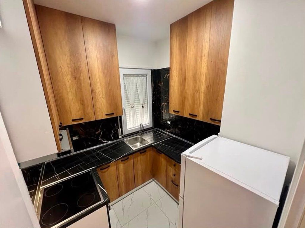 Disponojme apartament 1+1 per shitje ne zonen e 5 Majit.