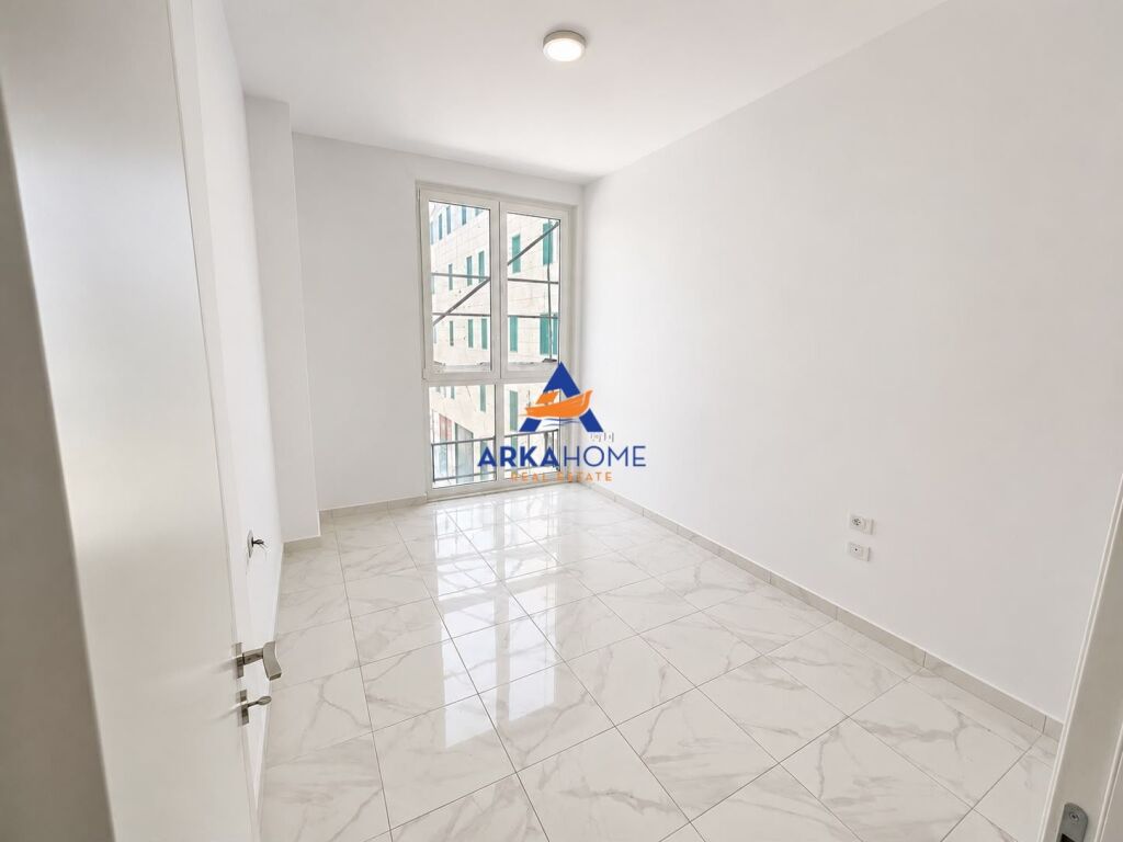JEPET ZYRE ME QERA 111 M2 "PRANE KOMPLEKSIT SQUARE 21,NGJITUR ME CORNER RESIDENCE" 100000 LEKE