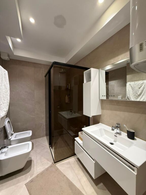 Shitet apartament 3+1+2+Post parkimi