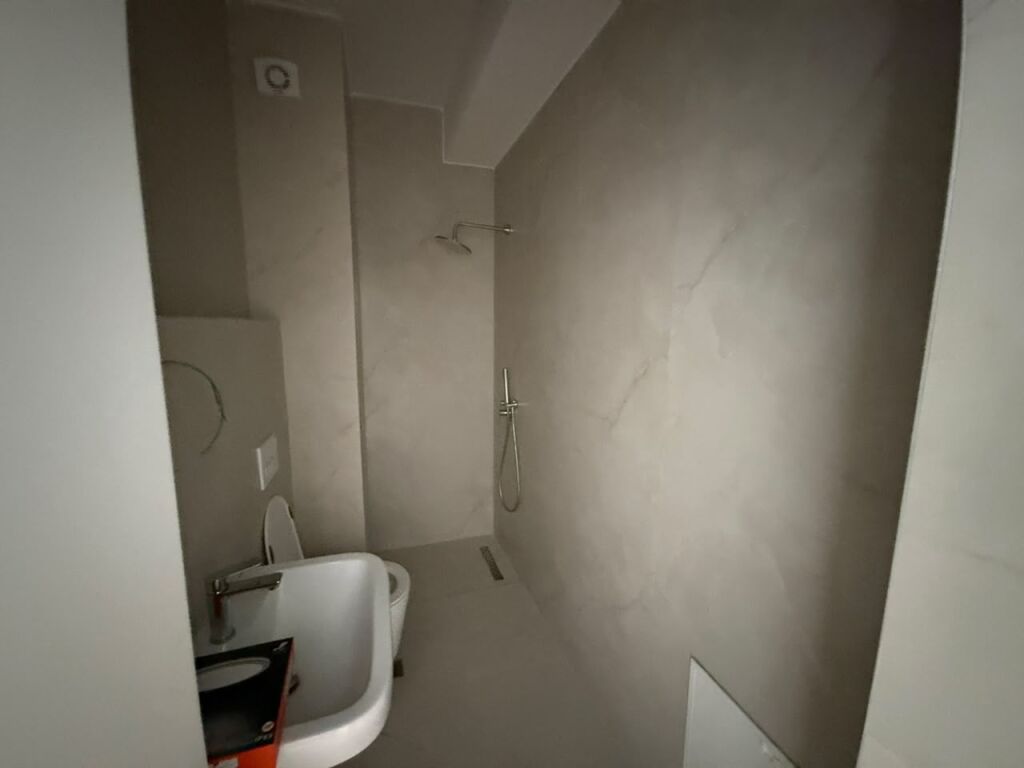🏡 Apartment 1+1 for rent  📍 Ali Demi, Kadiu Complex💰 Price: 42,000 Lek/month