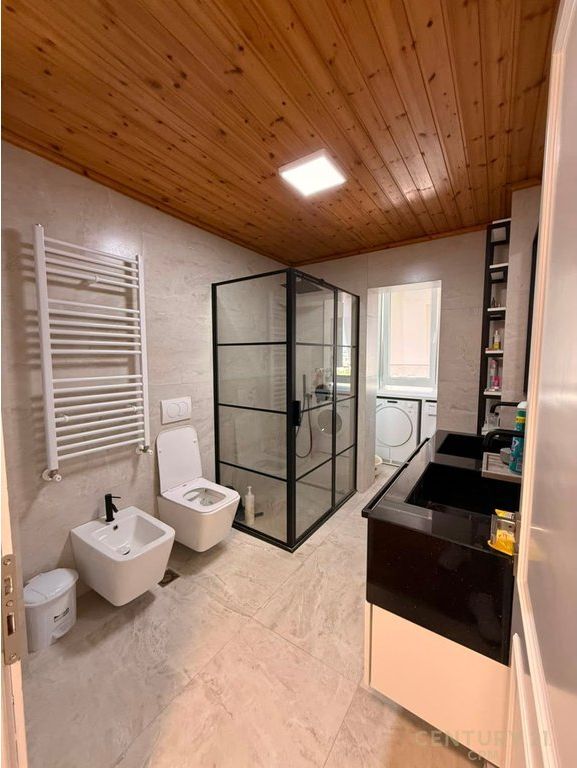 JEPET ME QIRA APARTAMENT 3+1+ GARAZH TEK AMBASADA AMERIKANE!