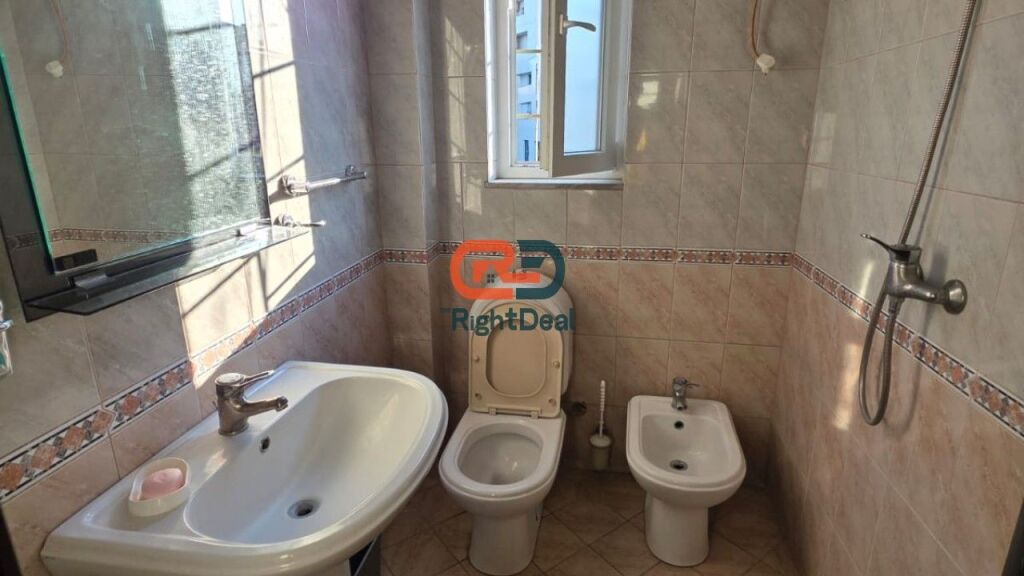 Tek Vasil Shanto, Shitet Super Apartament 2+1, Ideal Per Banim Dhe Per Investim !!!