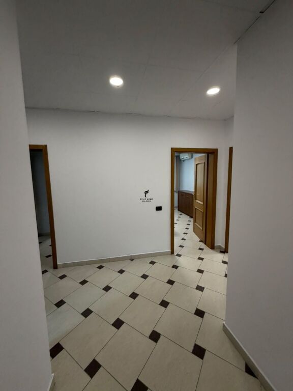 ZYRE ME QERA 130 M2 BLLOK 100.000 LEKE FH-86968