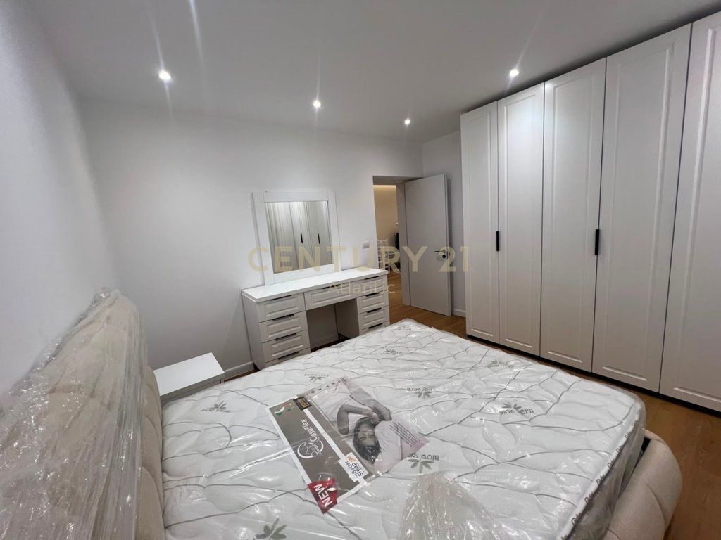 JEPET ME QIRA 2+1 SUPER APARTAMENT I INVESTUAR NE DETAJE PRANE STACIONIT TRENIT DURRES! 750 € /Muaj