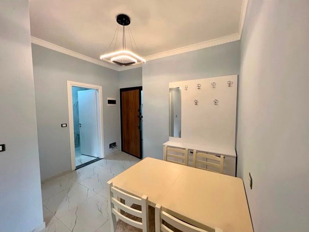 Disponojme apartament 1+1 per shitje ne zonen e 5 Majit.