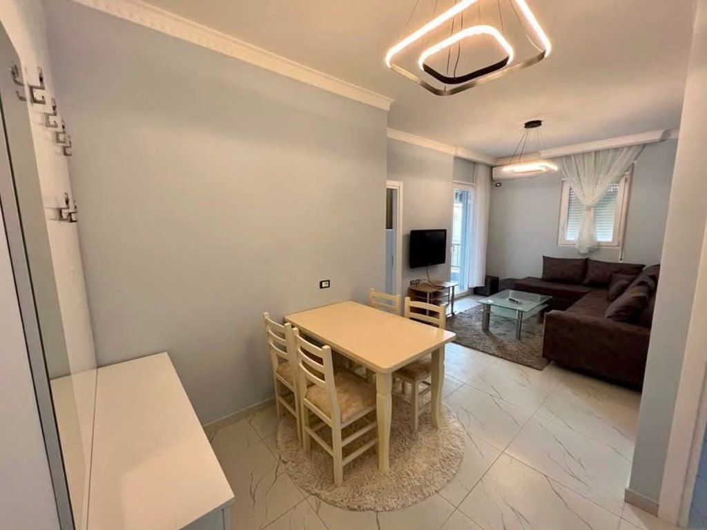 Disponojme apartament 1+1 per shitje ne zonen e 5 Majit.