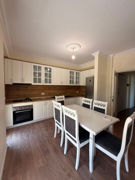 Apartament Modern   3+1 pranë Stadiumit –  Mobilim Cilësor, Pallat i Ri dhe i Mirëadministruar