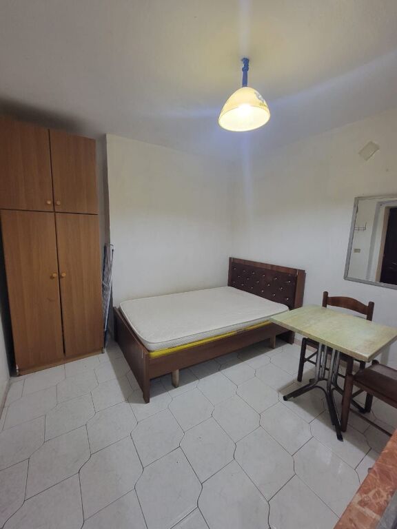 Qera | Garsoniere | Rruga Kongresi i Manastirit | 250 €/muaj