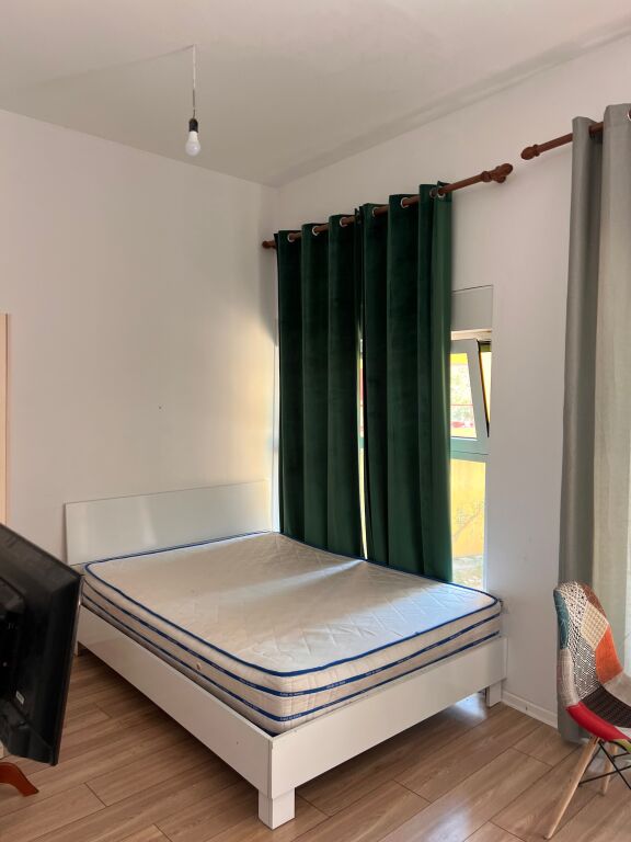 Jepet me qira garsionere Te Ali Demi Residenca Kadiu 250 mije leke