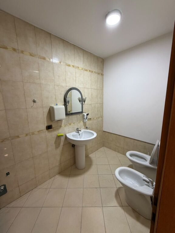 ZYRE ME QERA 130 M2 BLLOK 100.000 LEKE FH-86968
