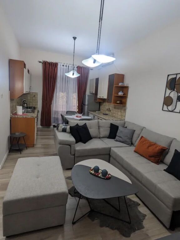 JEPET APARTAMENT ME QERA 3+1, ISH EKSPOZITA