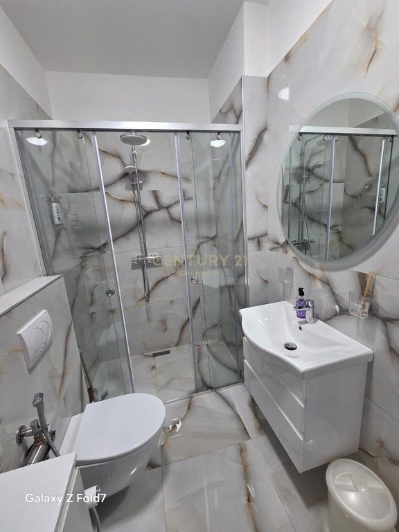 SHITET PENTHOUSE ME PAMJE NGA DETI NË SHËNGJIN 250,000 €