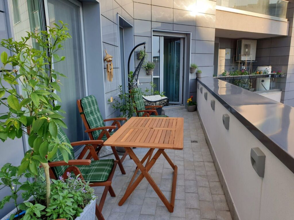 Rent Apartment 2+1+2+Parking Space, Center, Tirana. Empire72527