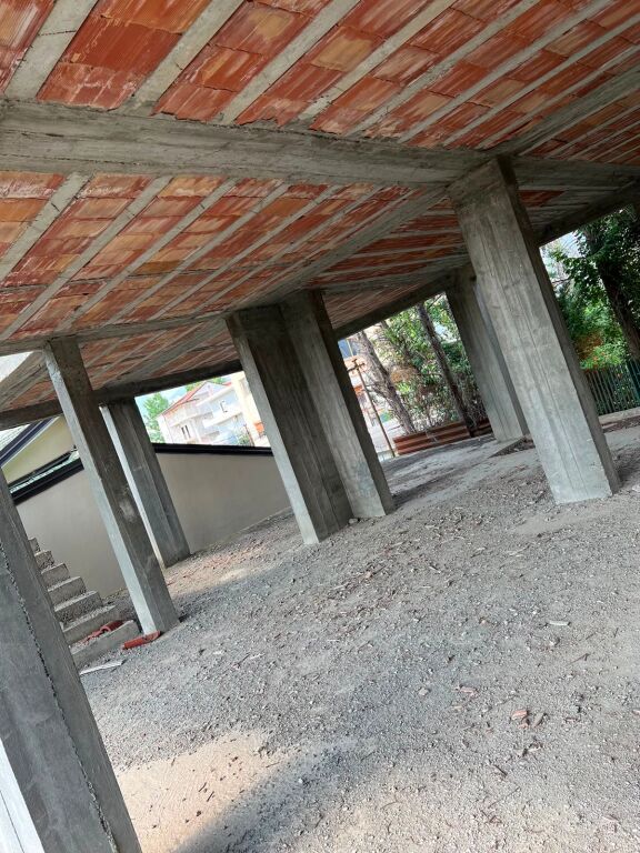 Shitet Vila 3 kateshe ne fazen karabina ne zonen e Kodres se Priftit prane rezidences Euro 3D.   ID 5285