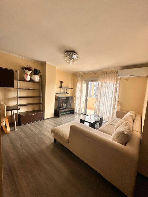 Apartament 2+1+2 per shitje, Bllok Juridiku !