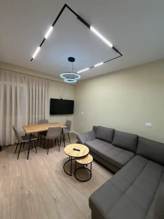 Qera | Apartament 2 + 1 | Rruga Azem Galica | 500 €/muaj