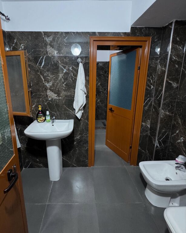💥Shitet apartament 2+1 prane shetitores Josif Budo,Kavaje💥