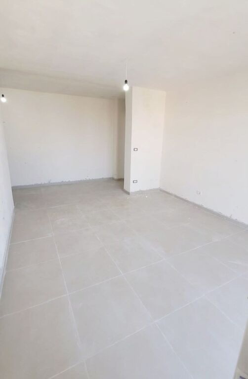 Shitet apartament 2+1, Kavaje