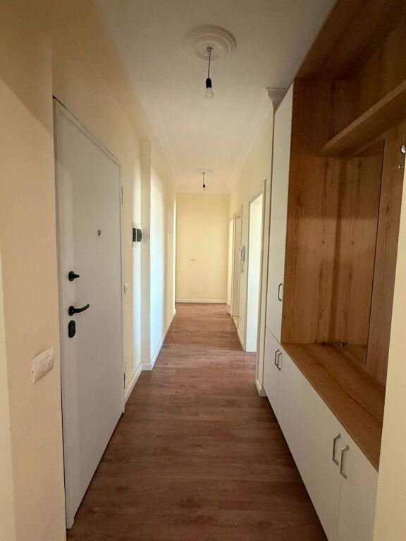 Apartament Modern   3+1 pranë Stadiumit –  Mobilim Cilësor, Pallat i Ri dhe i Mirëadministruar