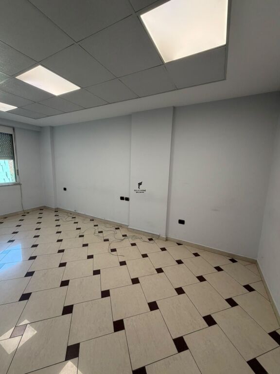 ZYRE ME QERA 130 M2 BLLOK 100.000 LEKE FH-86968