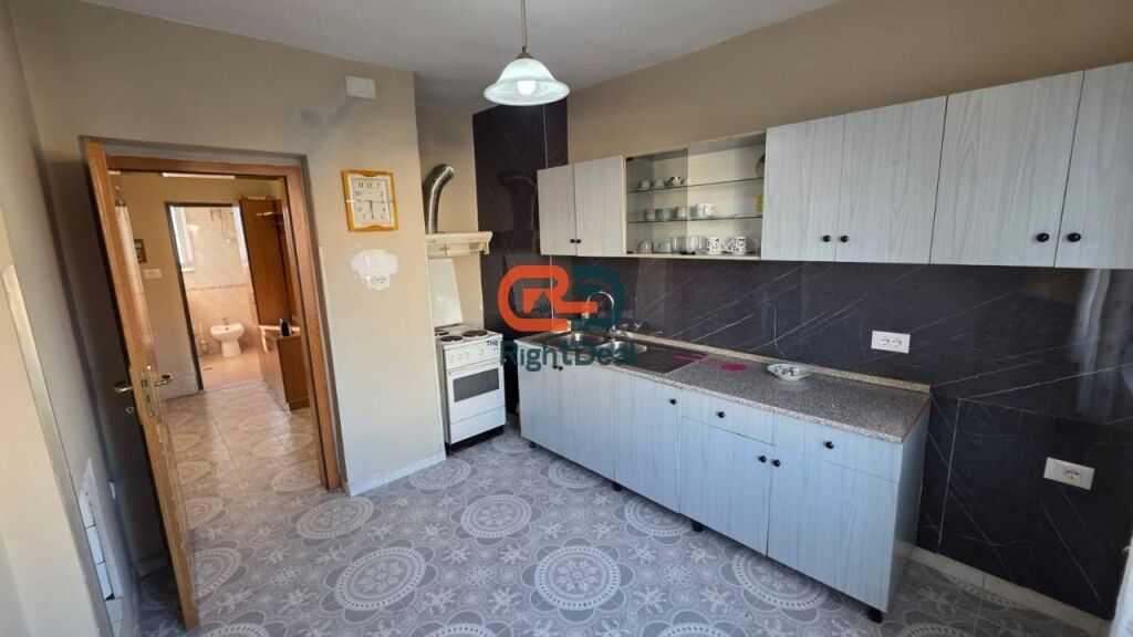 Tek Vasil Shanto, Shitet Super Apartament 2+1, Ideal Per Banim Dhe Per Investim !!!