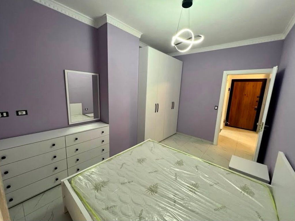 Disponojme apartament 1+1 per shitje ne zonen e 5 Majit.