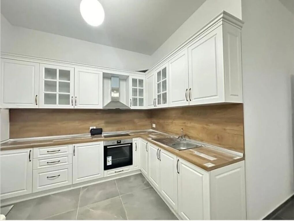 FOR RENT APARTMENT 1+1 – SQUARE 21, KAVAJËS STREET