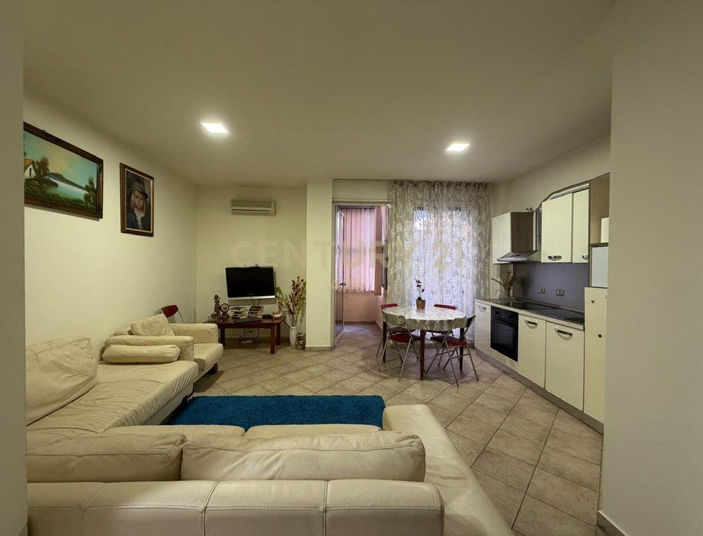 Shitet apartament 2+1+2 tualete prane Rruges Kosovarve!