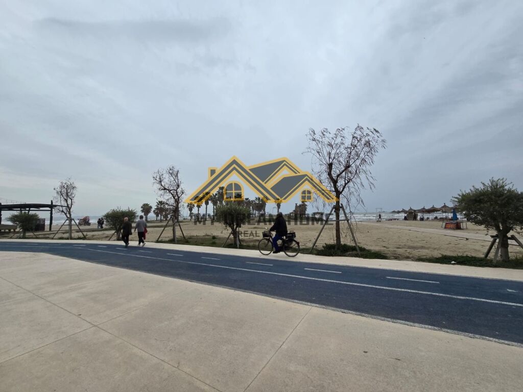APPARTAMENTO 1+1 CON VISTA MARE SULLA SPIAGGIA IN VENDITA !