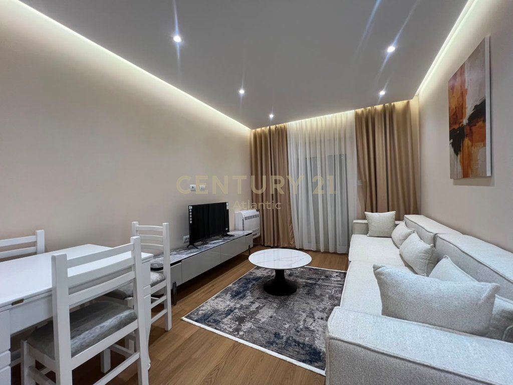 JEPET ME QIRA 2+1 SUPER APARTAMENT I INVESTUAR NE DETAJE PRANE STACIONIT TRENIT DURRES! 750 € /Muaj