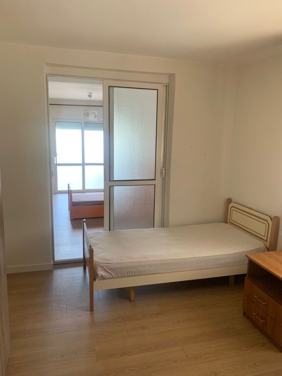 Jepet me qira apartament 2+1 te Rruga Fortuzi.
