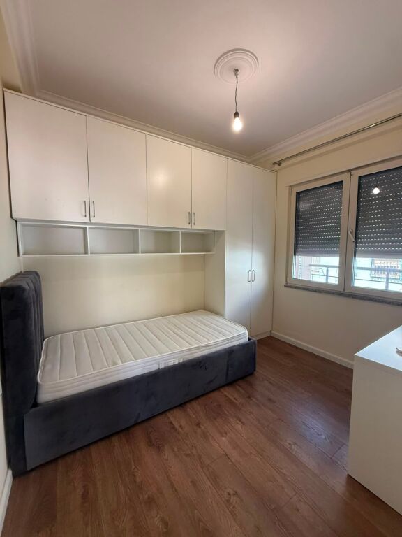 Apartament Modern   3+1 pranë Stadiumit –  Mobilim Cilësor, Pallat i Ri dhe i Mirëadministruar