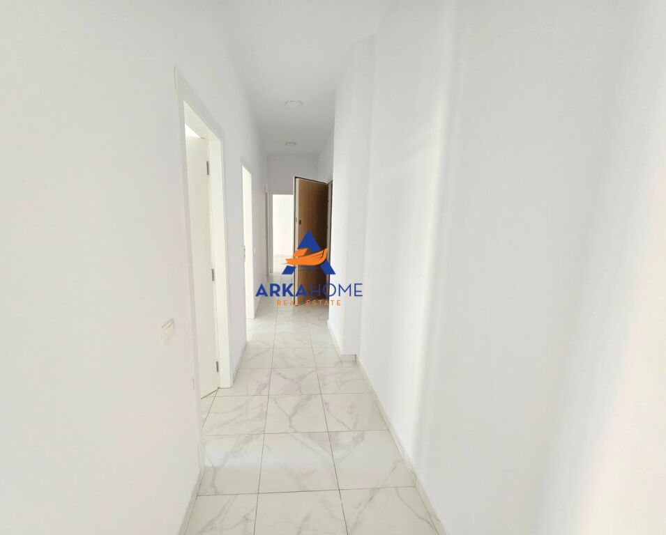 JEPET ZYRE ME QERA 111 M2 "PRANE KOMPLEKSIT SQUARE 21,NGJITUR ME CORNER RESIDENCE" 100000 LEKE