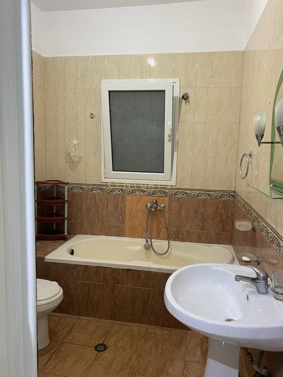 Jepet me qira apartament 1+1 – Rruga Jordan Misja, Tiranë ONE146303