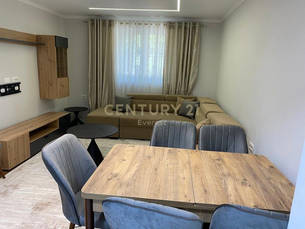 APARTAMENT 2+1 ME QIRA - PAZARI I RI