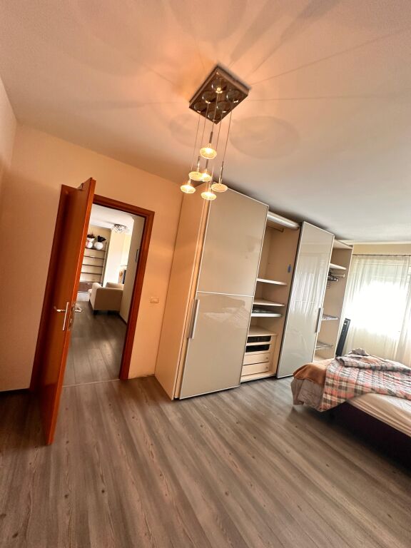 Apartament 2+1+2 per shitje, Bllok Juridiku !