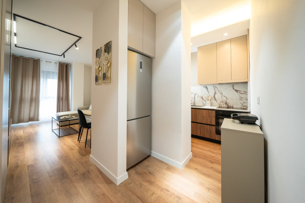1+1 komuna parisit shitet apartament