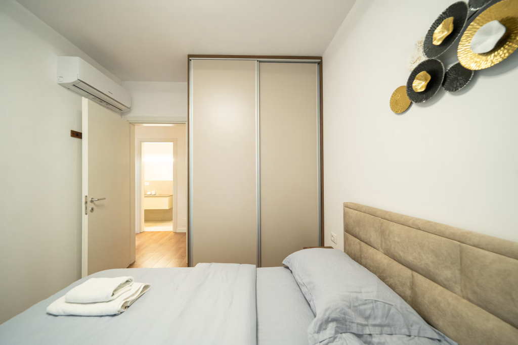 1+1 komuna parisit shitet apartament