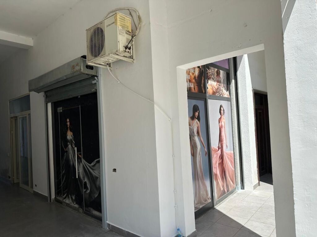 Shop for rent Astir